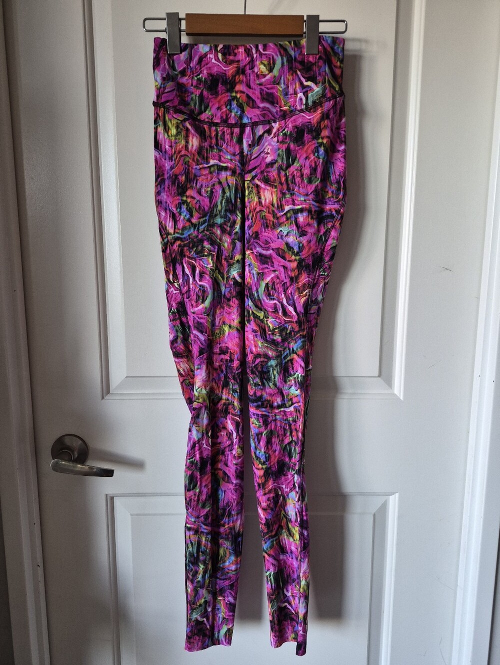 Lululemon Multicolor Pink and Green Abstract Active Leggings Size 6